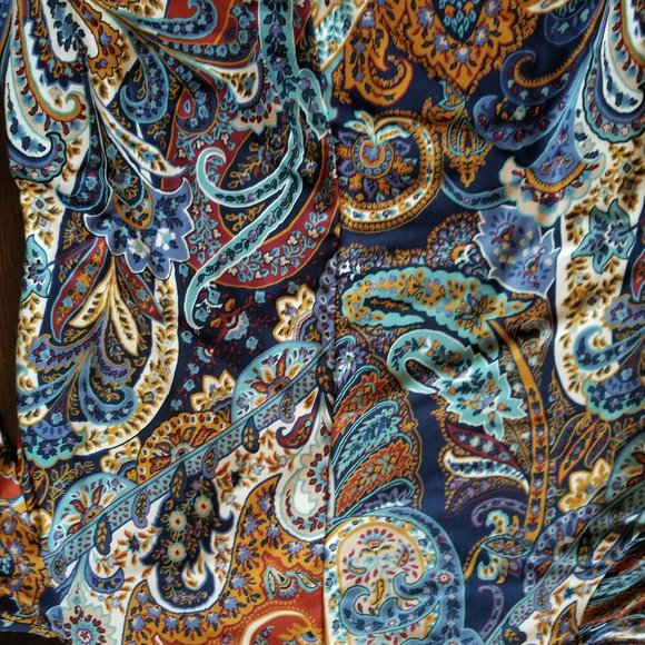 VENUS Paisley Cold Shoulder Top - Picture 3 of 10